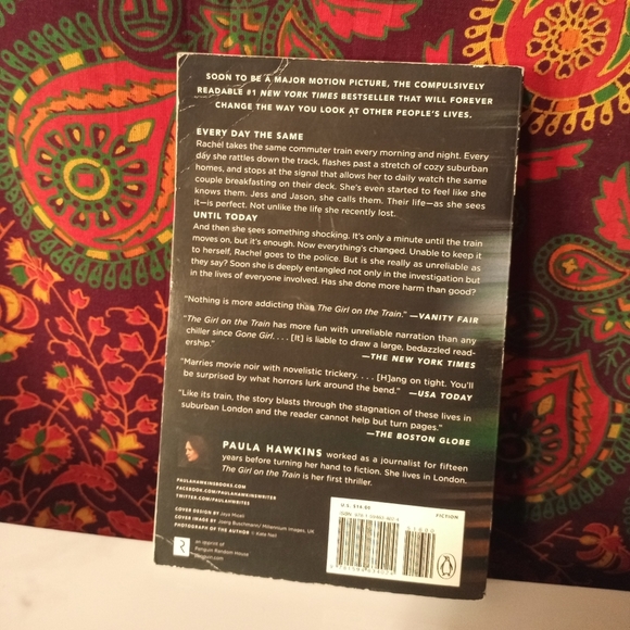 📚 3/$8 Sale The Girl On The Train - Picture 2 of 3